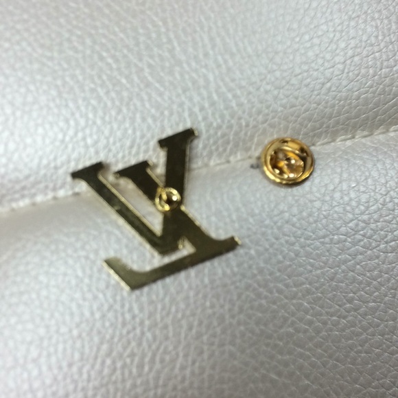 Louis Vuitton logo pin counter staff pin - - Picture 7 of 8